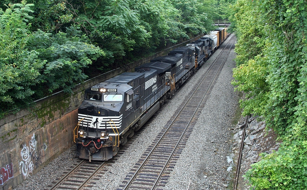 NS NB freight